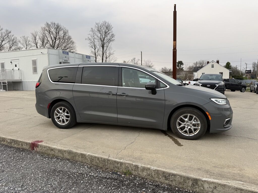 2023 Chrysler Pacifica Touring L Crestwood KY