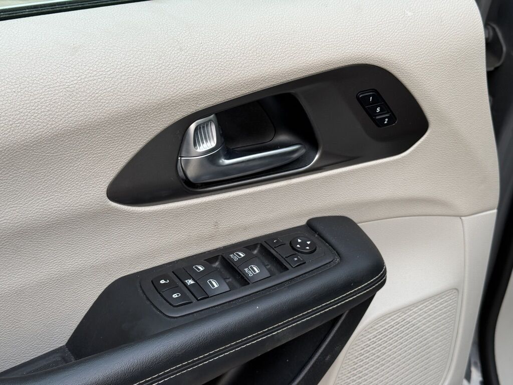 2023 Chrysler Pacifica Touring L Crestwood KY