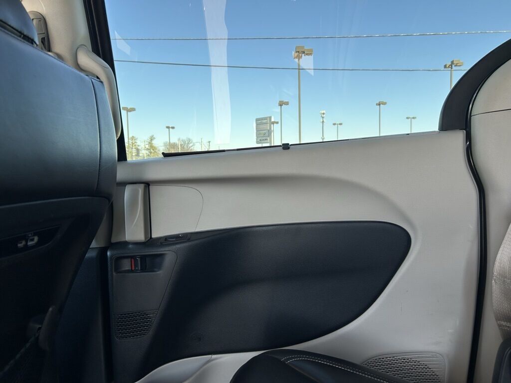 2023 Chrysler Pacifica Touring L Crestwood KY