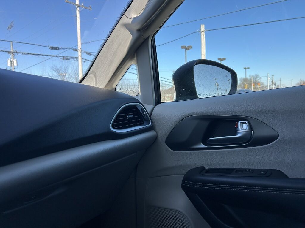 2023 Chrysler Pacifica Touring L Crestwood KY