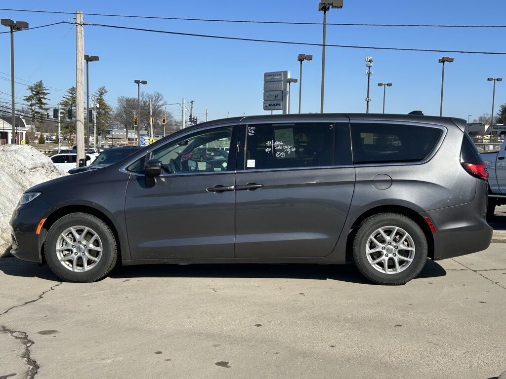 2023 Chrysler Pacifica Touring L Crestwood KY