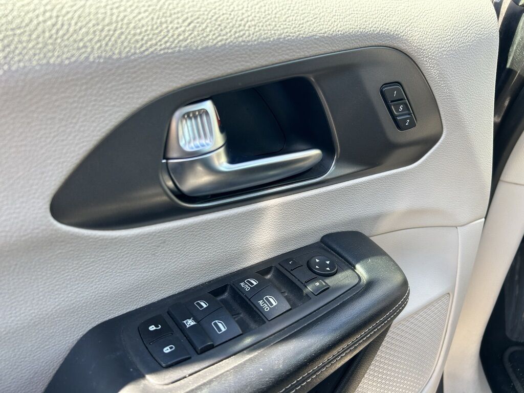 2023 Chrysler Pacifica Touring L Crestwood KY