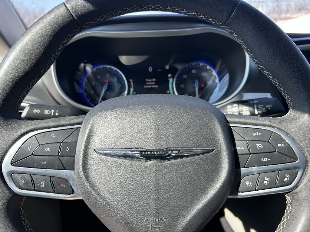 2023 Chrysler Pacifica Touring L Crestwood KY