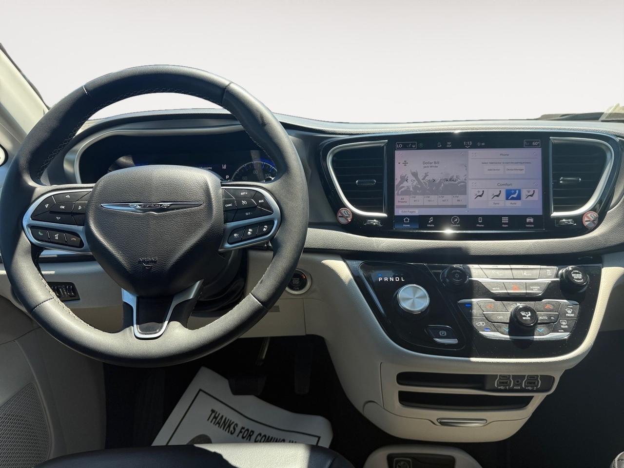 2023 Chrysler Pacifica Touring L, HEATED SEATS, HEATED STEERING WHEEL, APPLE CARPLAY/ANDROID AUTO, POWER LIFTGATE, BACKUP CAMERA. POWER/HEATED MIRRORS, REMOTE START, ONLY 1 OWNER, MAKE THIS YOUR NEW MOMCAR!