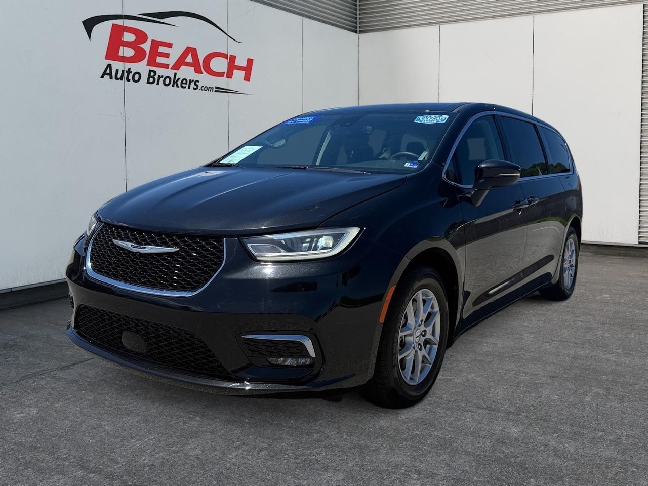 2023 Chrysler Pacifica Touring L, HEATED SEATS, HEATED STEERING WHEEL, APPLE CARPLAY/ANDROID AUTO, POWER LIFTGATE, BACKUP CAMERA. POWER/HEATED MIRRORS, REMOTE START, ONLY 1 OWNER, MAKE THIS YOUR NEW MOMCAR!