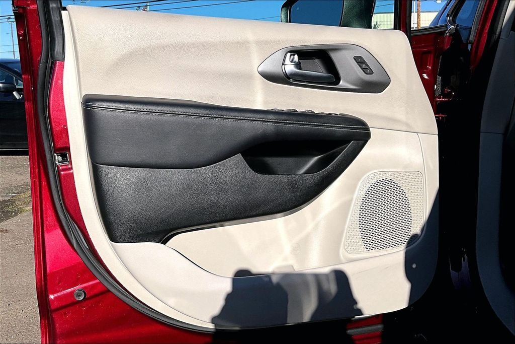 2023 Chrysler Pacifica Touring L OR