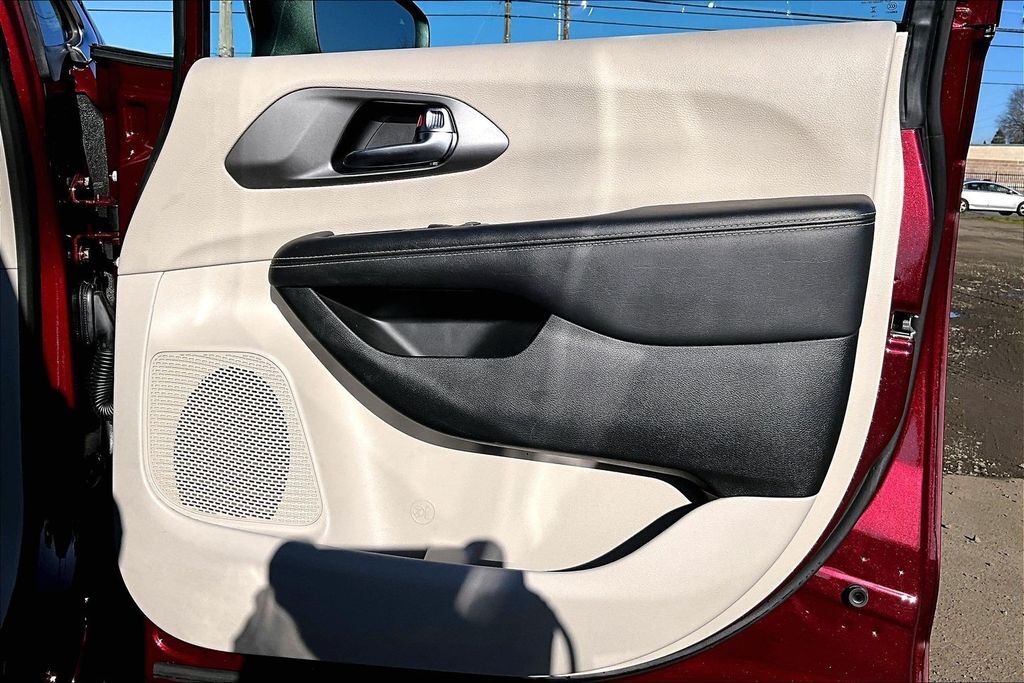 2023 Chrysler Pacifica Touring L OR