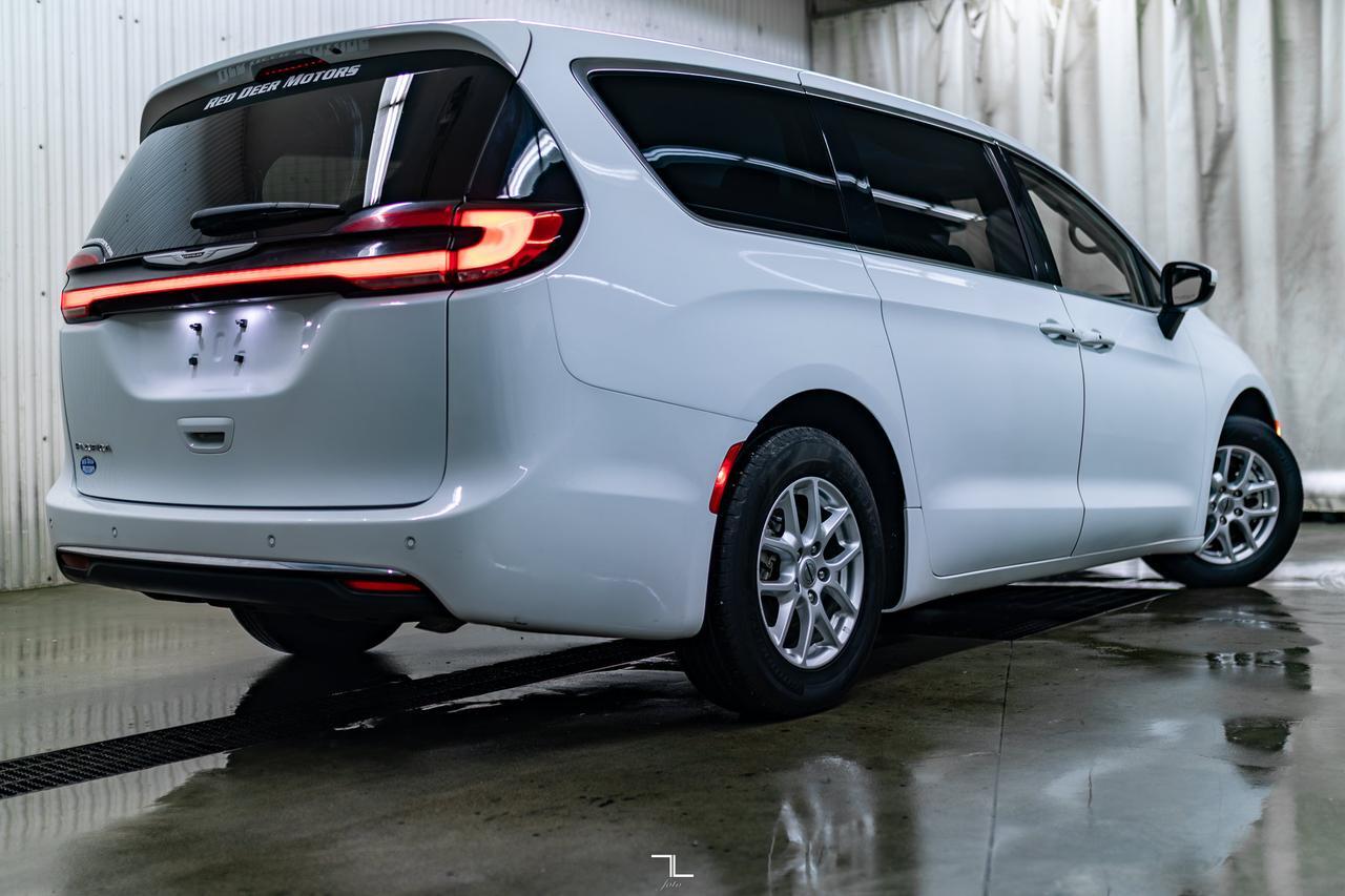 2023 Chrysler Pacifica Touring L Leather BCam Power Doors Red Deer AB