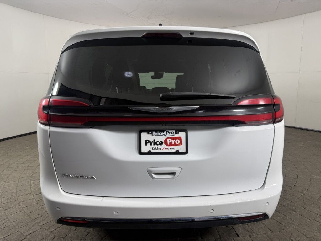 2023 Chrysler Pacifica Touring L Maumee OH