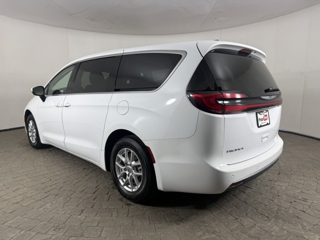 2023 Chrysler Pacifica Touring L Maumee OH