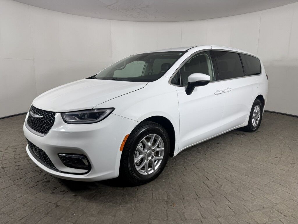 2023 Chrysler Pacifica Touring L Maumee OH