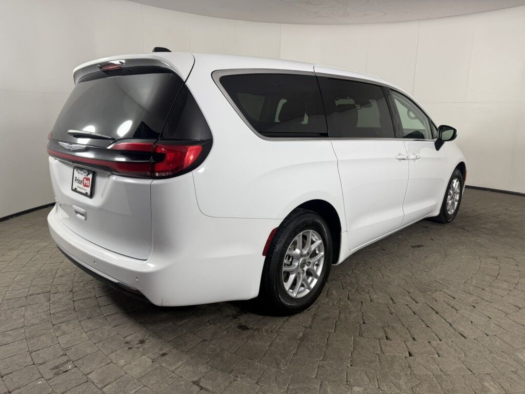2023 Chrysler Pacifica Touring L Maumee OH