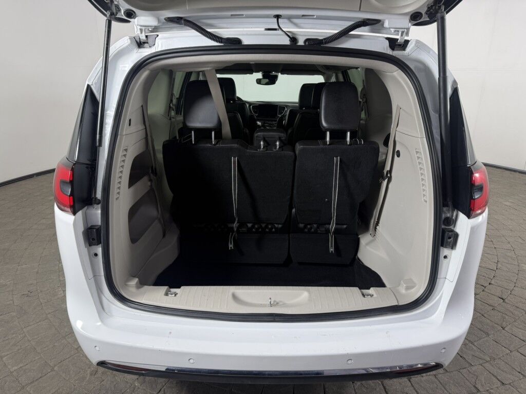 2023 Chrysler Pacifica Touring L Maumee OH