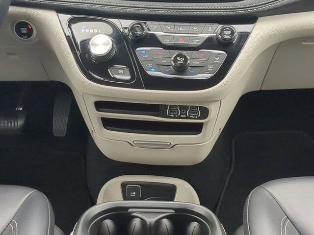 2023 Chrysler Pacifica Touring L Appleton WI