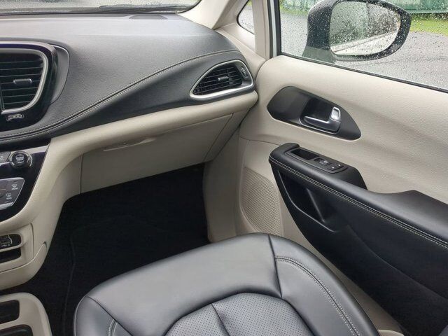 2023 Chrysler Pacifica Touring L Appleton WI