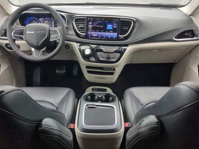 2023 Chrysler Pacifica Touring L Appleton WI
