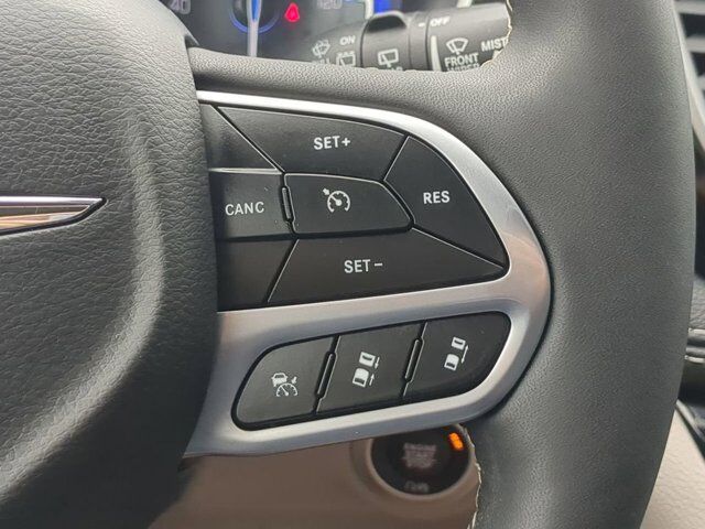 2023 Chrysler Pacifica Touring L Appleton WI