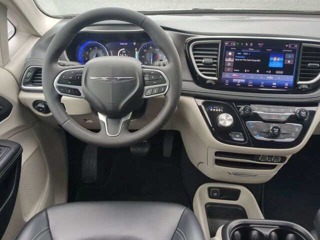 2023 Chrysler Pacifica Touring L Appleton WI