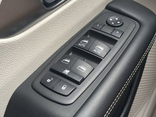 2023 Chrysler Pacifica Touring L Appleton WI