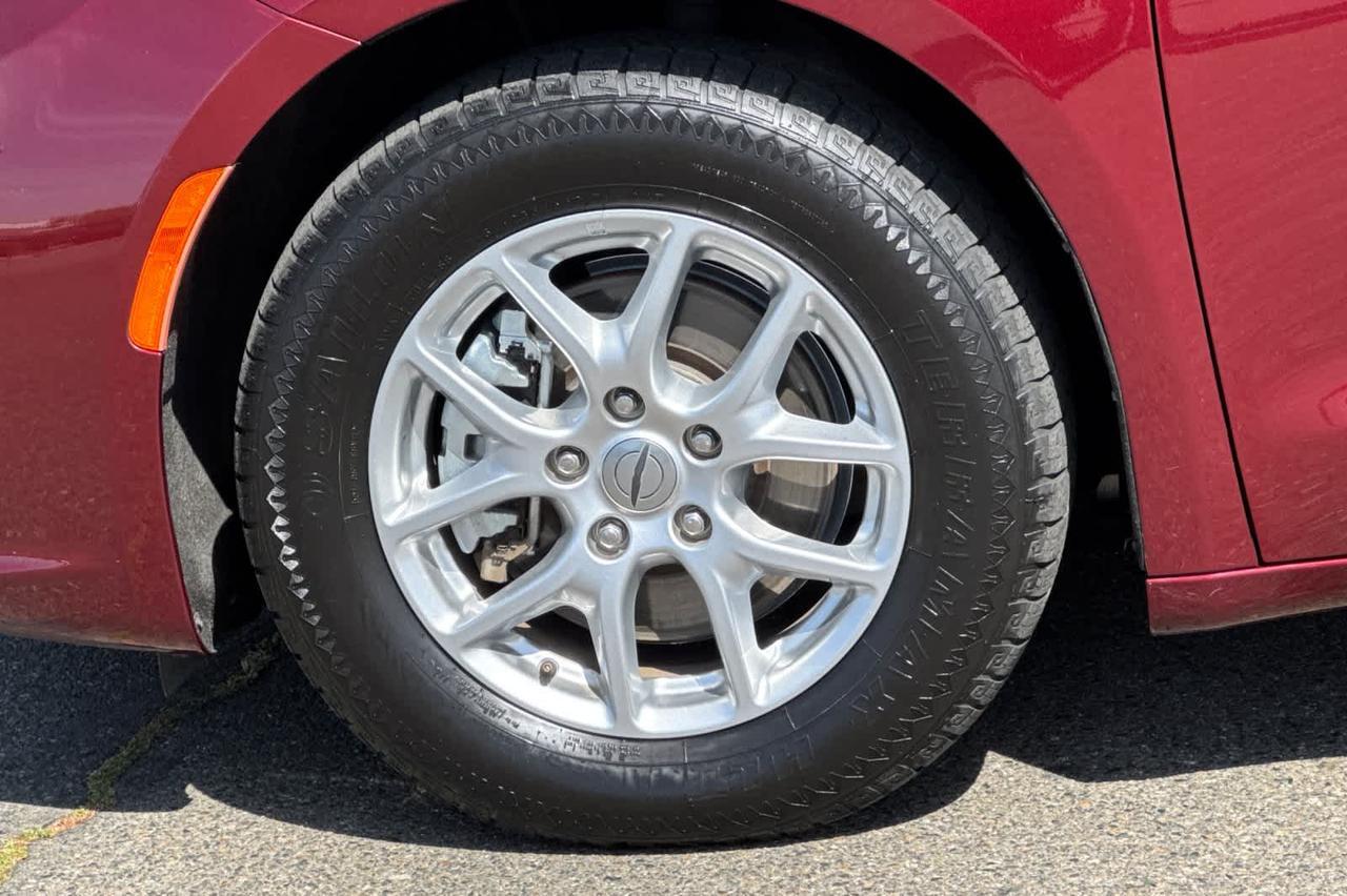 2023 Chrysler Pacifica Touring L Roseville CA