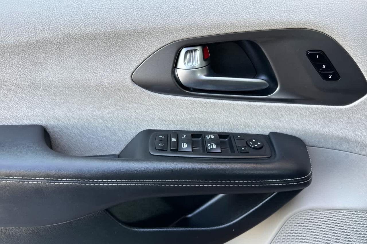 2023 Chrysler Pacifica Touring L Roseville CA