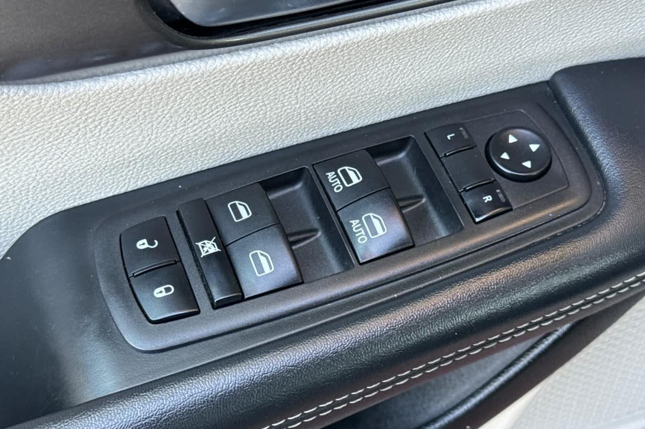 2023 Chrysler Pacifica Touring L Roseville CA