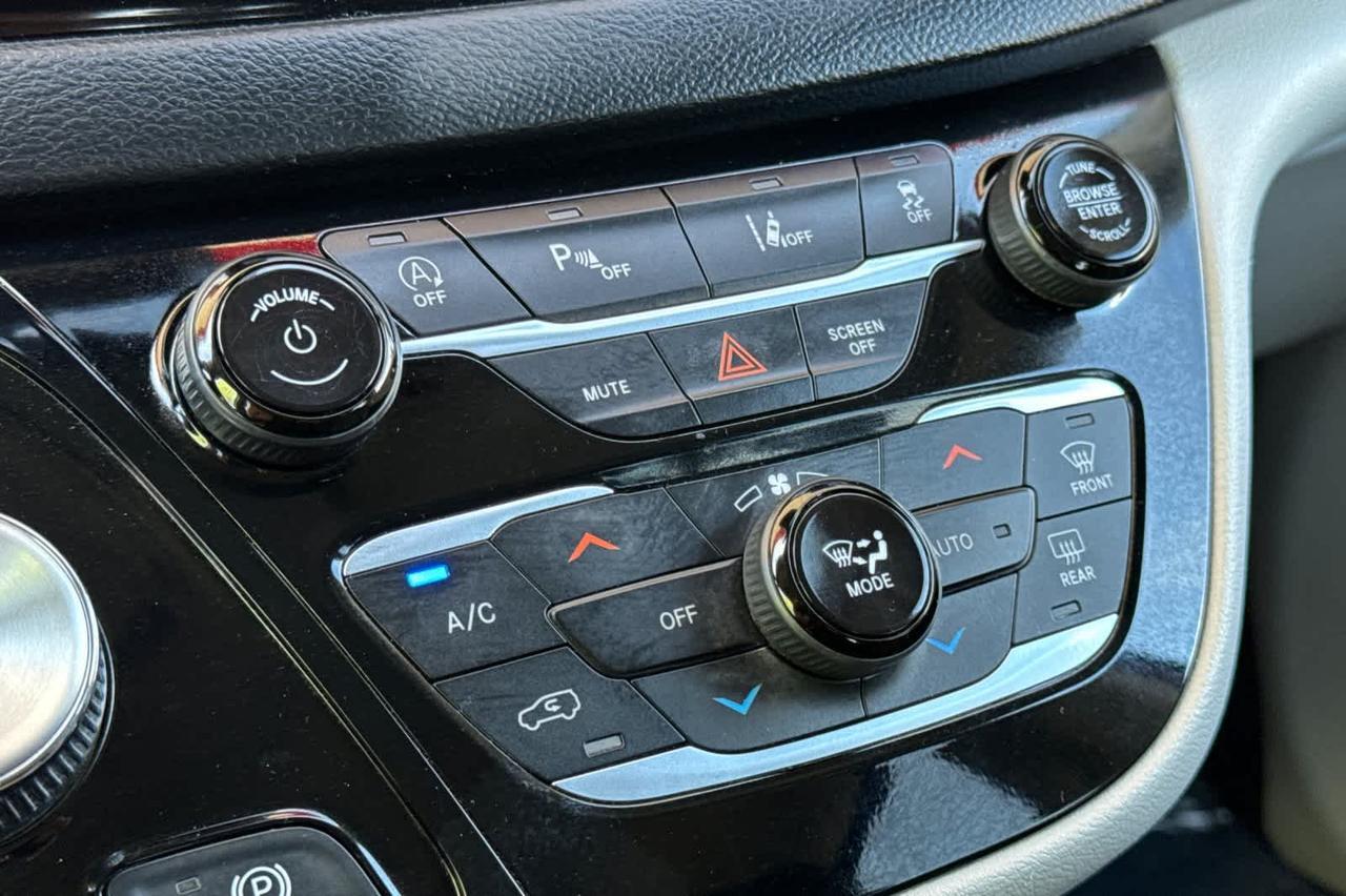 2023 Chrysler Pacifica Touring L Roseville CA