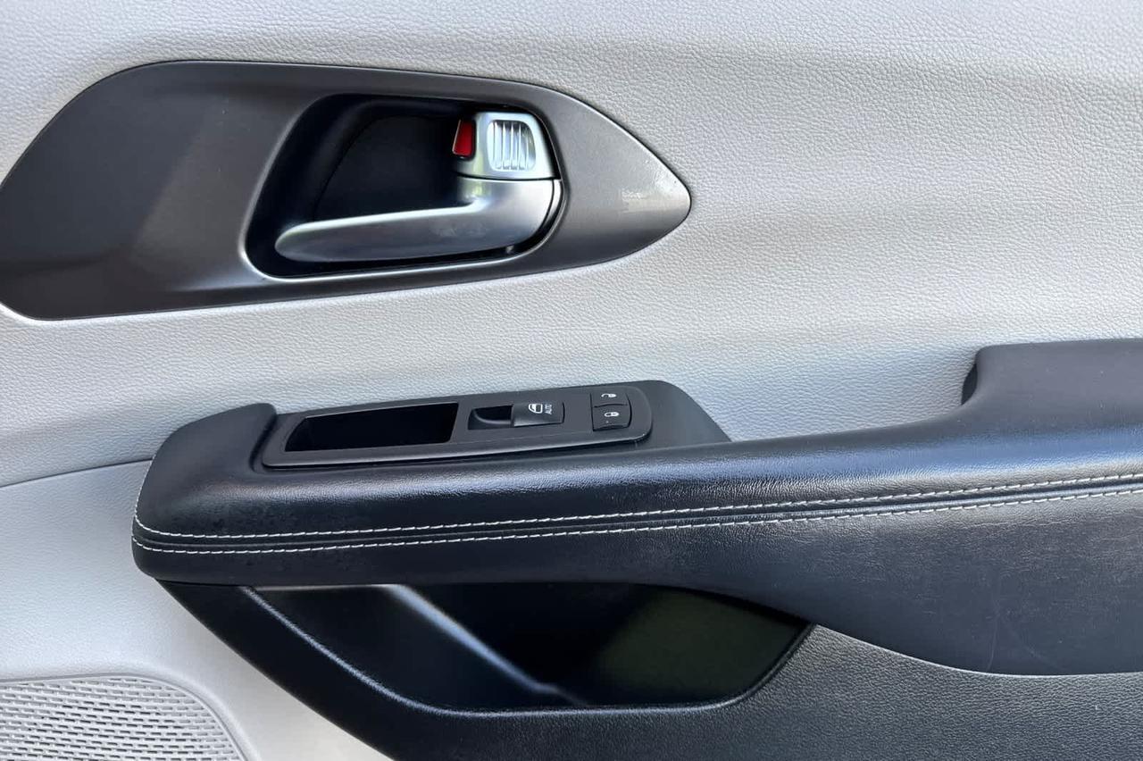 2023 Chrysler Pacifica Touring L Roseville CA