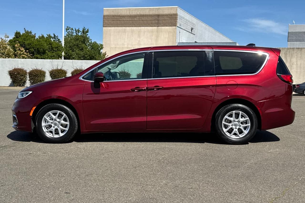 2023 Chrysler Pacifica Touring L Roseville CA