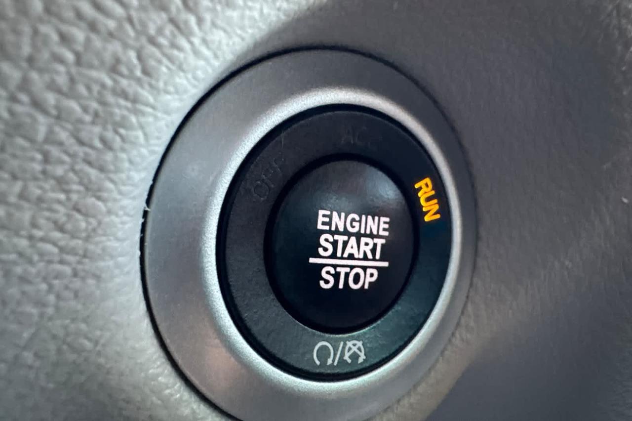 2023 Chrysler Pacifica Touring L Roseville CA