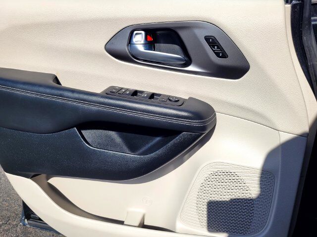 2023 Chrysler Pacifica Touring L Roseville CA
