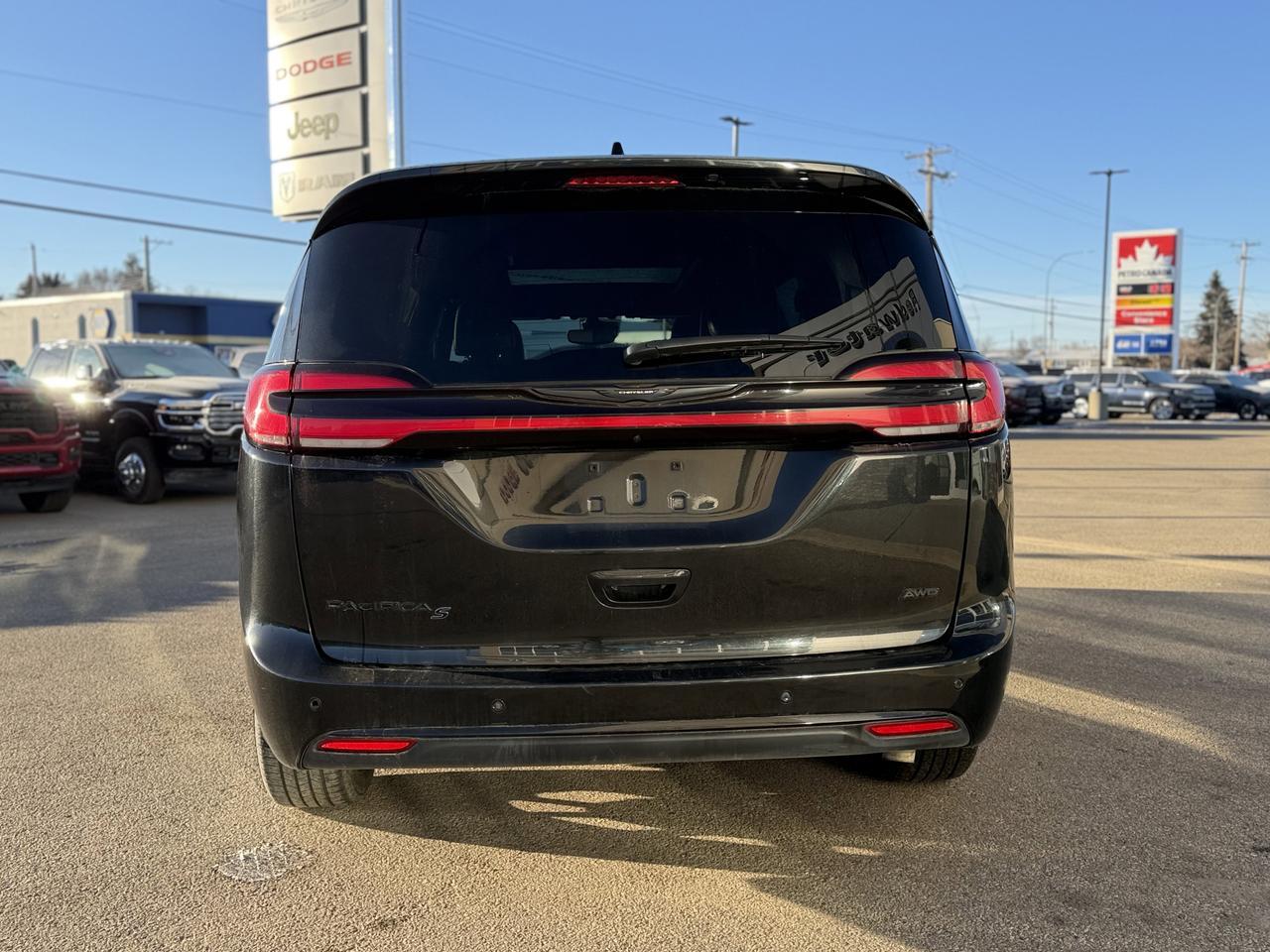 2023 Chrysler Pacifica Touring-L S Appearance AWD | Low KMs | V6 | Stow n Place Roof Rack | Power Liftgate | Remote Start Redwater AB