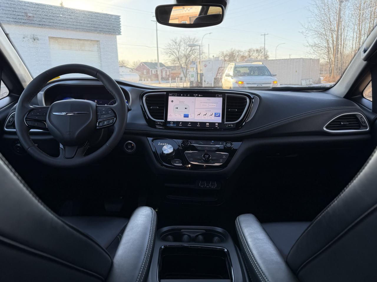 2023 Chrysler Pacifica Touring-L S Appearance AWD | Low KMs | V6 | Stow n Place Roof Rack | Power Liftgate | Remote Start Redwater AB