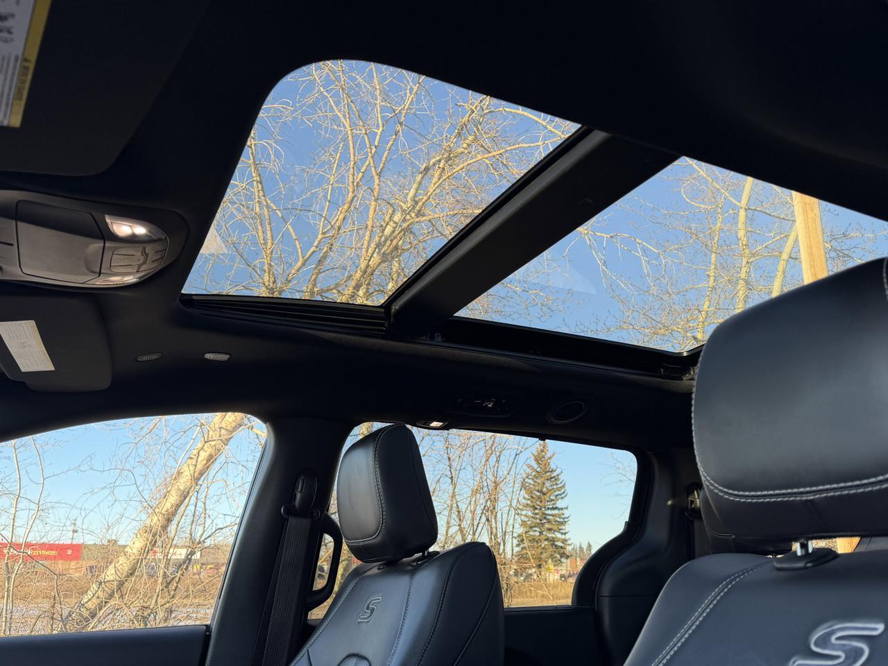 2023 Chrysler Pacifica Touring-L S Appearance AWD | Low KMs | V6 | Stow n Place Roof Rack | Power Liftgate | Remote Start Redwater AB