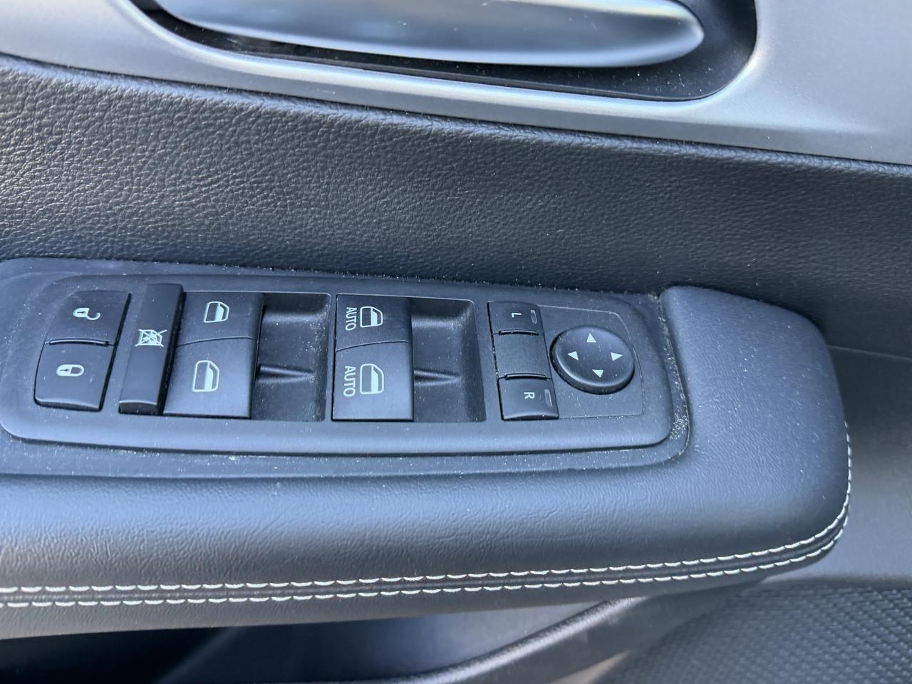 2023 Chrysler Pacifica Touring-L S Appearance AWD | Low KMs | V6 | Stow n Place Roof Rack | Power Liftgate | Remote Start Redwater AB