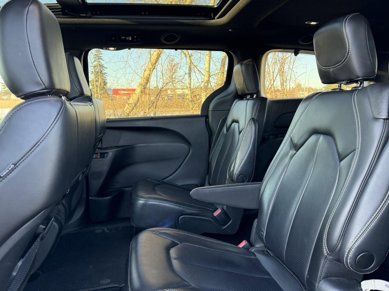 2023 Chrysler Pacifica Touring-L S Appearance AWD | Low KMs | V6 | Stow n Place Roof Rack | Power Liftgate | Remote Start Redwater AB