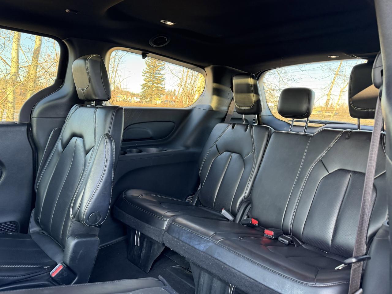 2023 Chrysler Pacifica Touring-L S Appearance AWD | Low KMs | V6 | Stow n Place Roof Rack | Power Liftgate | Remote Start Redwater AB