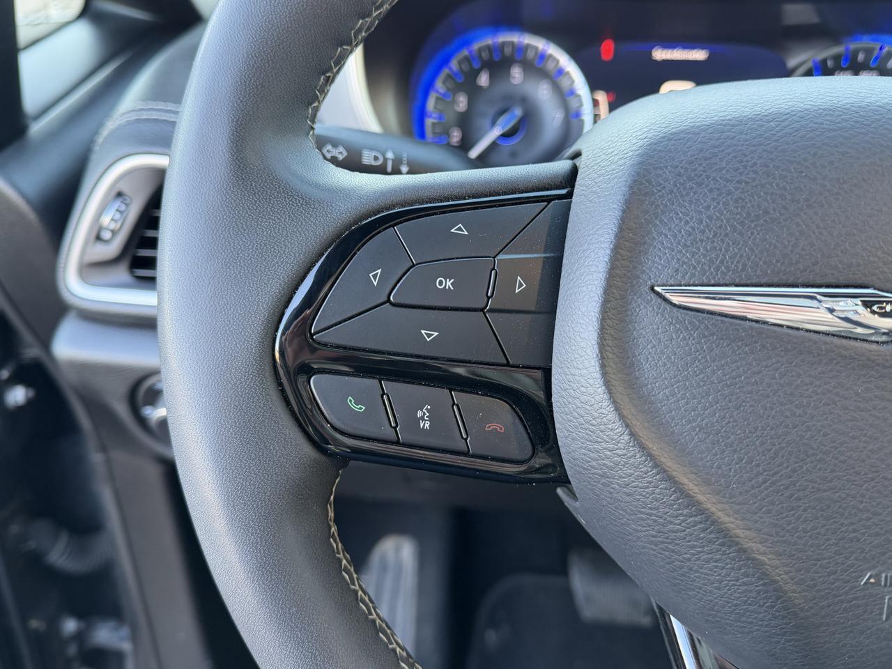 2023 Chrysler Pacifica Touring-L S Appearance AWD | Low KMs | V6 | Stow n Place Roof Rack | Power Liftgate | Remote Start Redwater AB