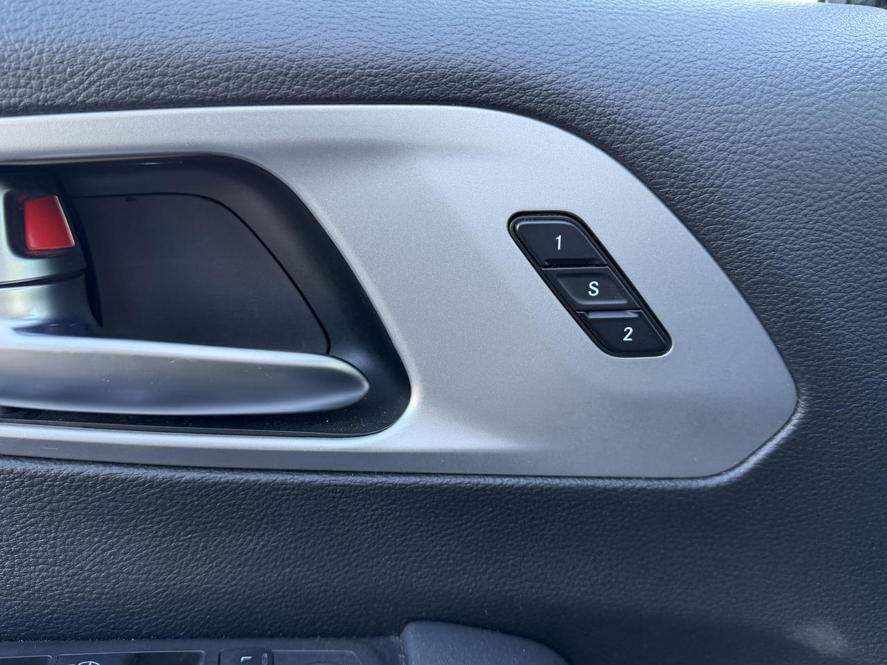 2023 Chrysler Pacifica Touring-L S Appearance AWD | Low KMs | V6 | Stow n Place Roof Rack | Power Liftgate | Remote Start Redwater AB