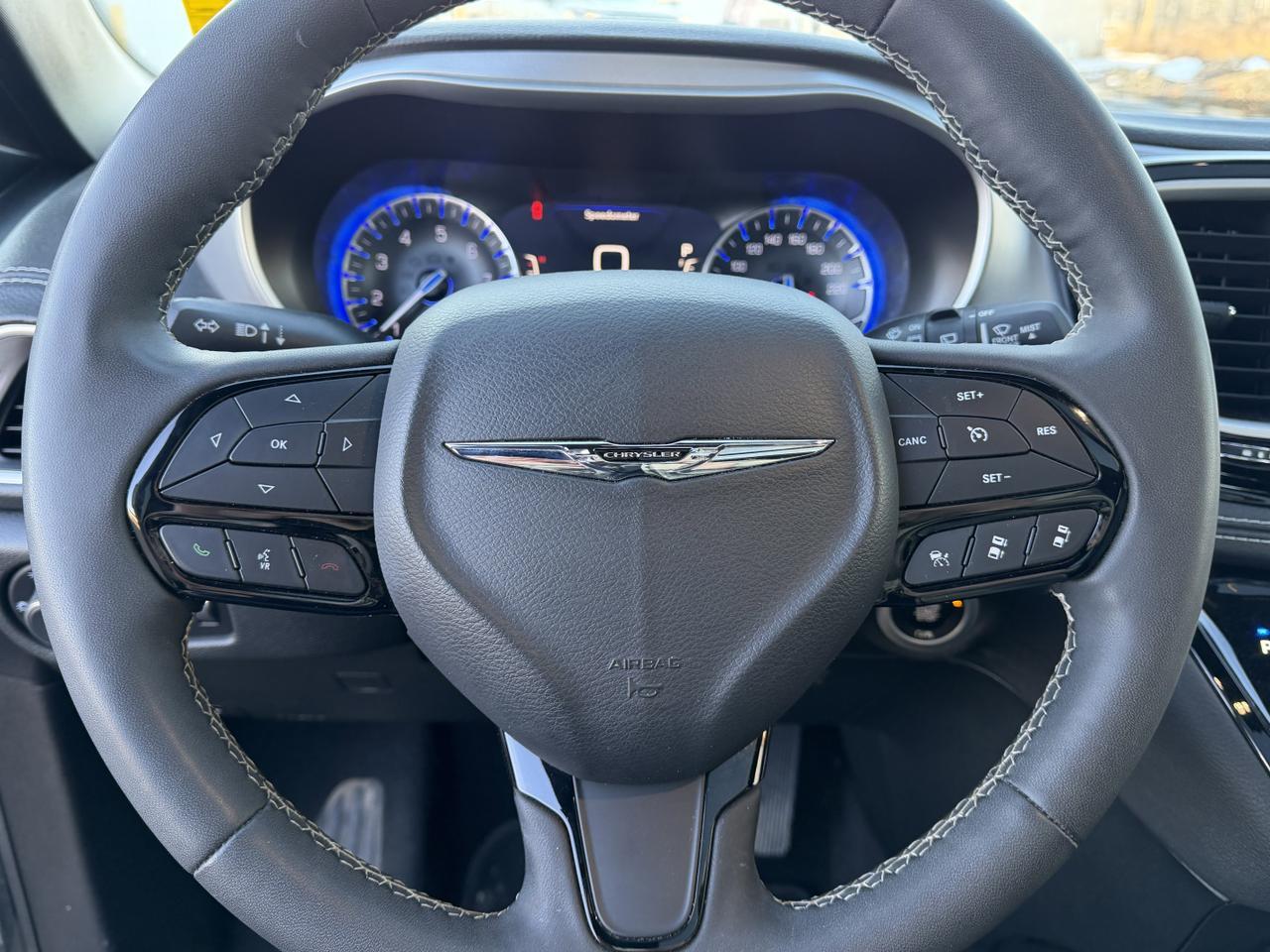 2023 Chrysler Pacifica Touring-L S Appearance AWD | Low KMs | V6 | Stow n Place Roof Rack | Power Liftgate | Remote Start Redwater AB