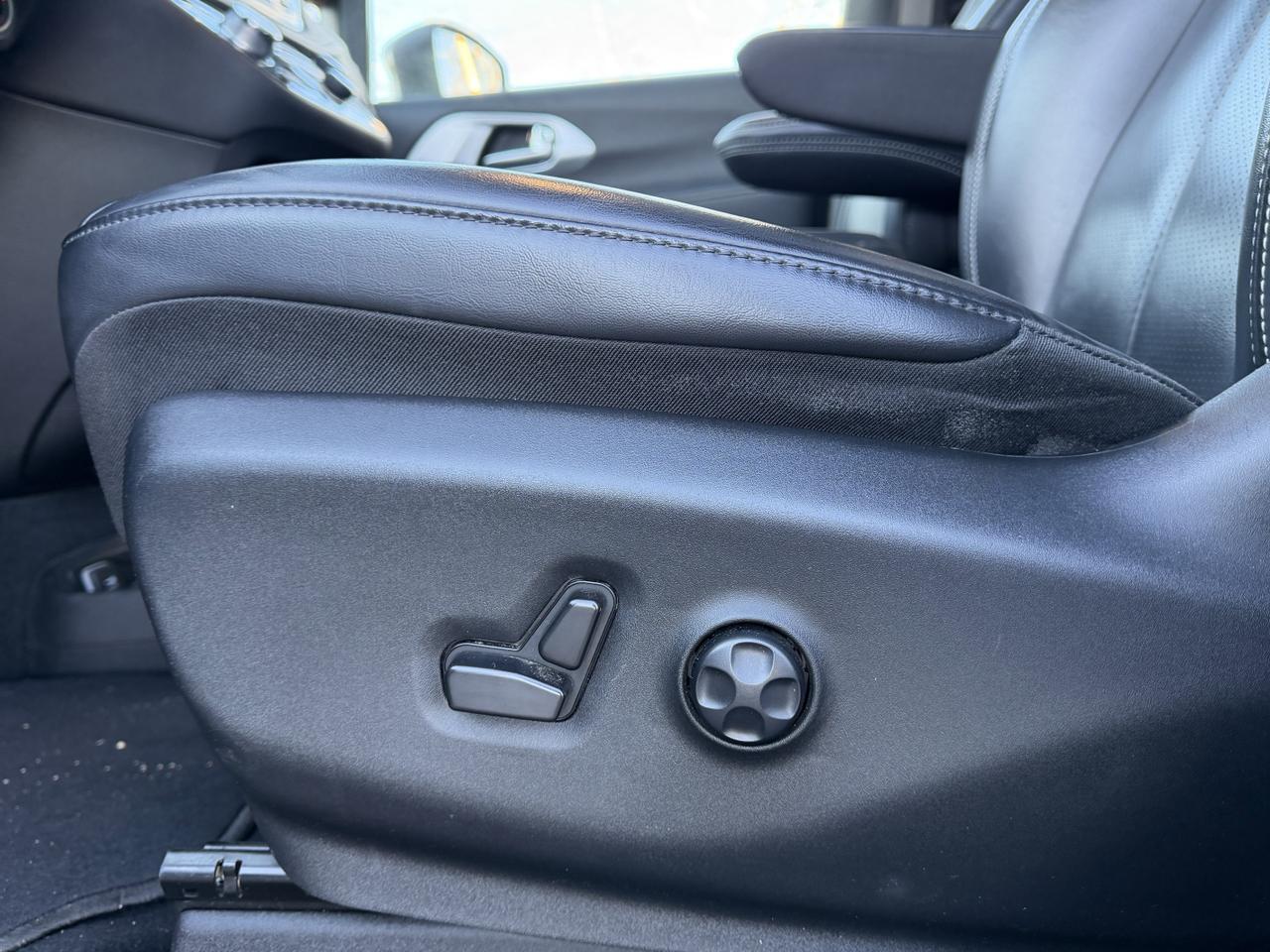 2023 Chrysler Pacifica Touring-L S Appearance AWD | Low KMs | V6 | Stow n Place Roof Rack | Power Liftgate | Remote Start Redwater AB