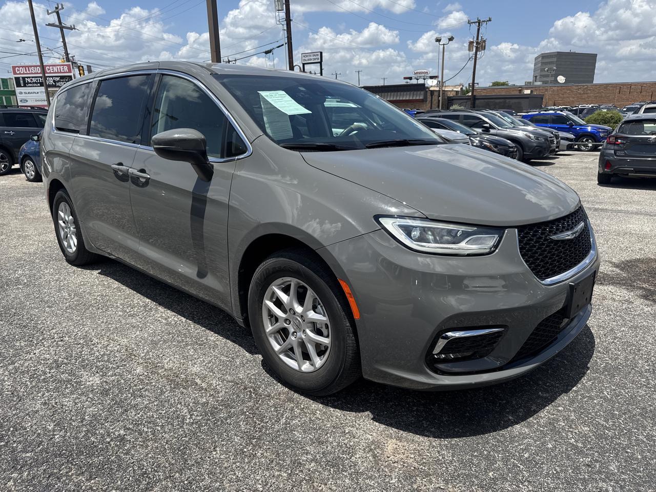 2023 Chrysler Pacifica Touring L