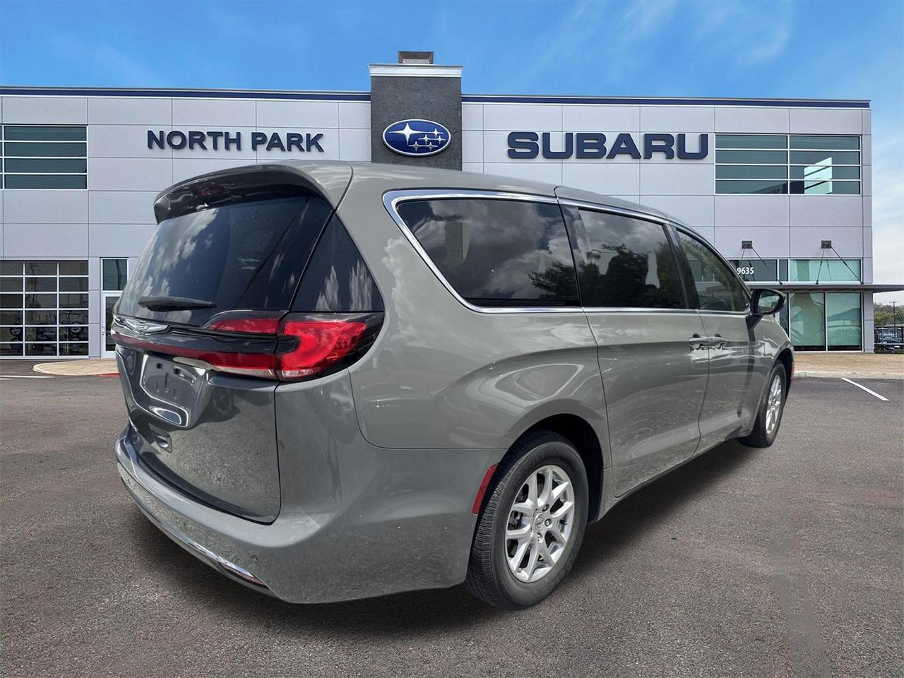 2023 Chrysler Pacifica Touring L