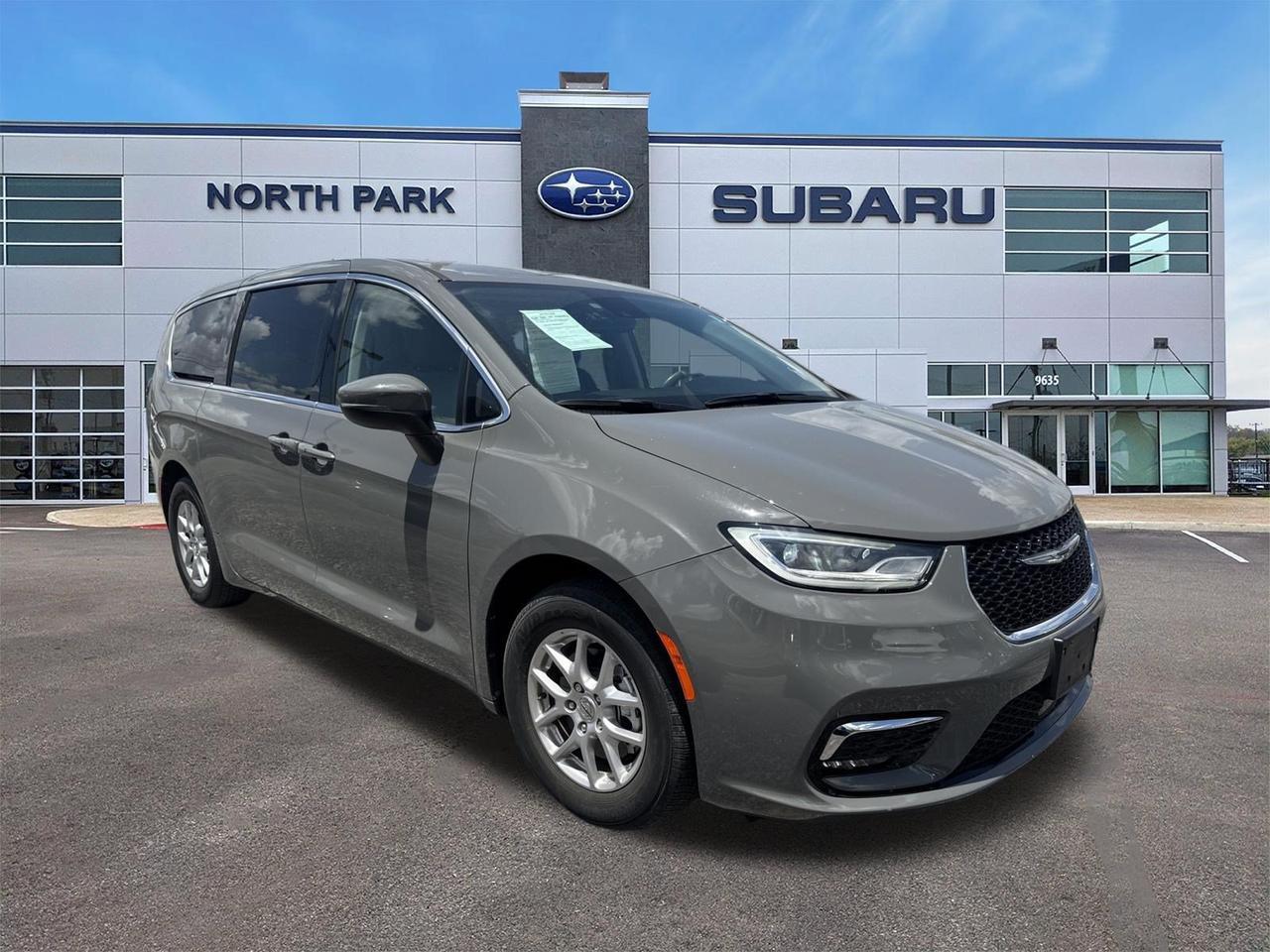 2023 Chrysler Pacifica Touring L