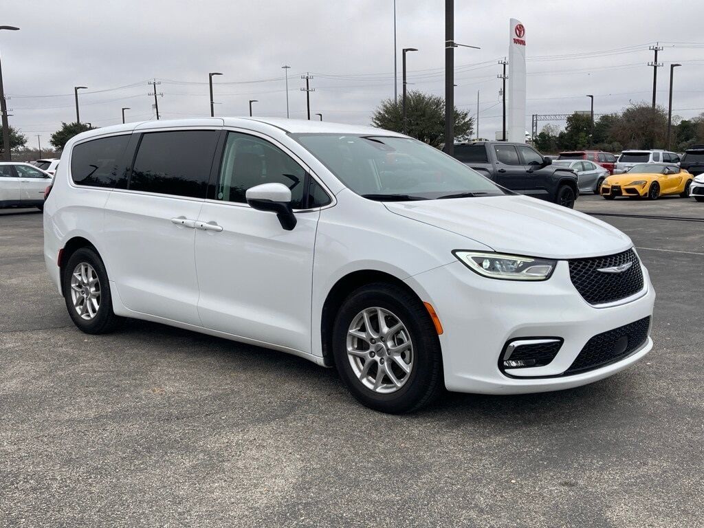 2023 Chrysler Pacifica Touring L
