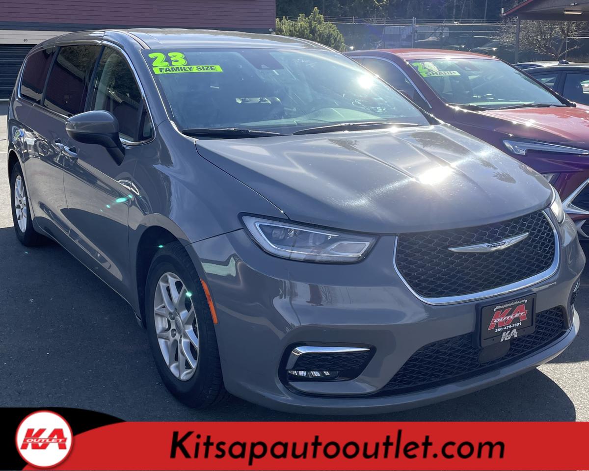 2023 Chrysler Pacifica Touring L Van 4D