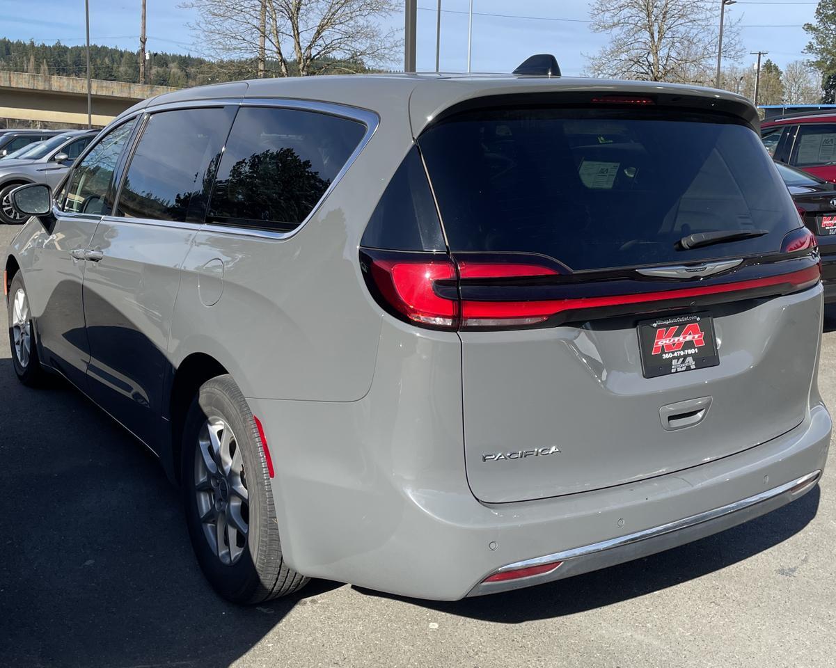 2023 Chrysler Pacifica Touring L Van 4D Port Orchard WA