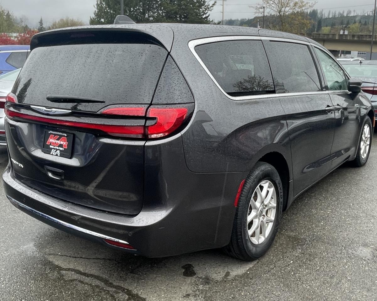 2023 Chrysler Pacifica Touring L Van 4D