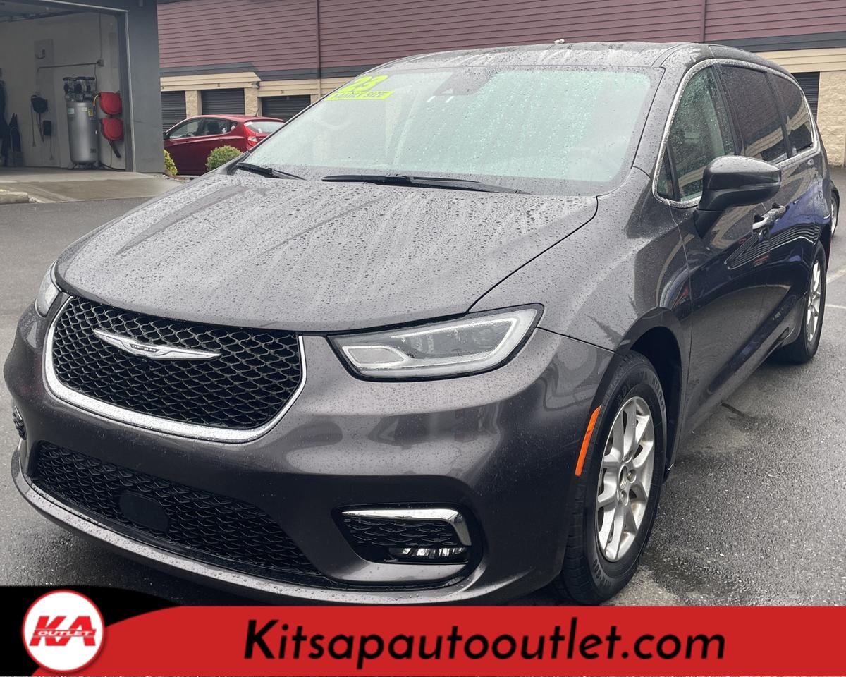 2023 Chrysler Pacifica Touring L Van 4D