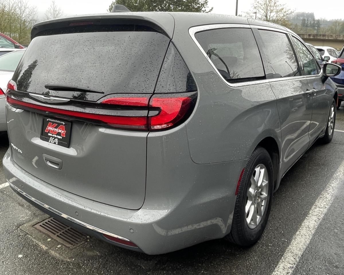 2023 Chrysler Pacifica Touring L Van 4D Port Orchard WA